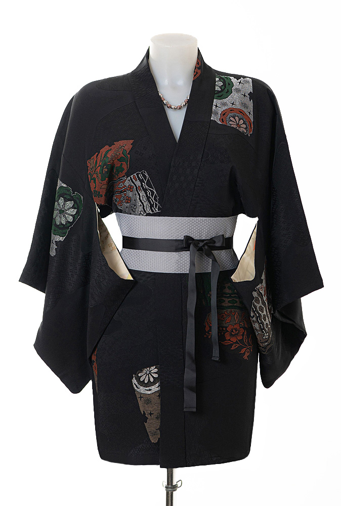 Haori Kimono appartenente al primo 900 con raffinato disegno poetico Shikishi-gasane