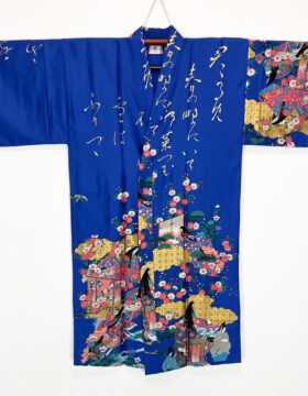 Yukata Spolverino blu royal con Scene di Vita di Corte e Fiori di Ciliegio