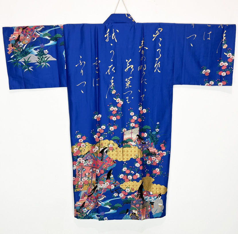 Yukata Spolverino blu royal con Scene di Vita di Corte e Fiori di Ciliegio - immagine 6