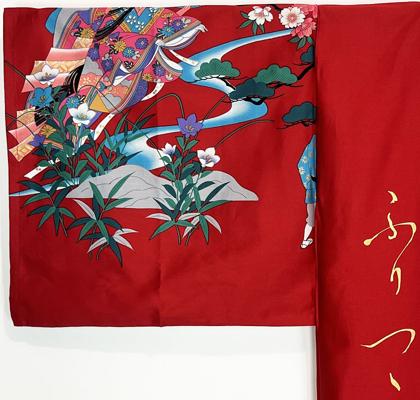 Yukata Spolverino Rosso con Scene di Vita di Corte e Fiori di Ciliegio - immagine 9