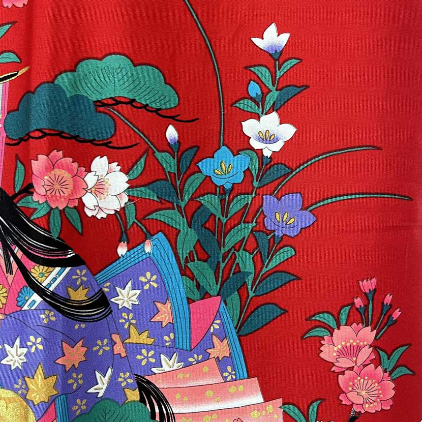 Yukata Spolverino Rosso con Scene di Vita di Corte e Fiori di Ciliegio - immagine 14