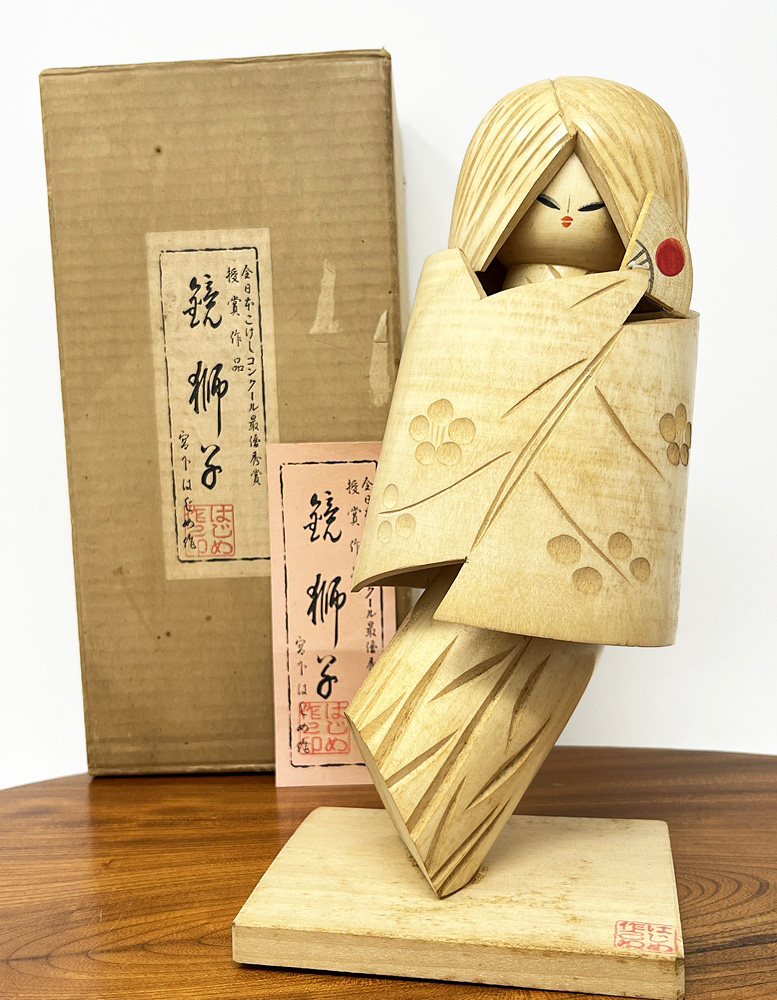 Premiata Kokeshi vintage - "Leone nello specchio" di Hajime Miyashita (25,5 cm)