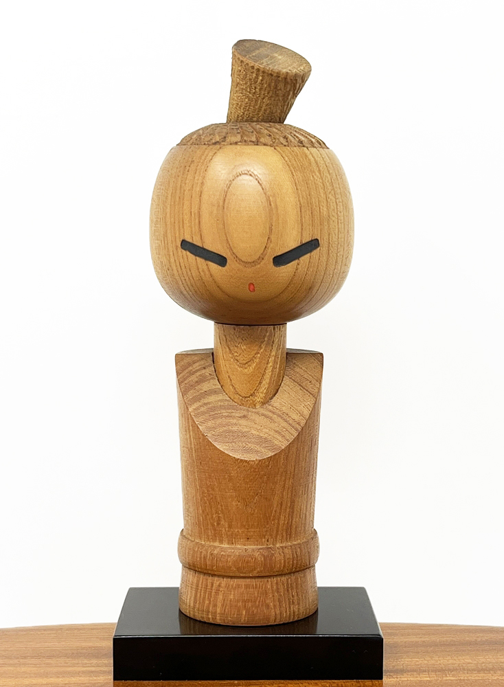 Rara kokeshi vintage “Monello” di Aida Harumine (Seihou) con base - (modello grande da 21,5)