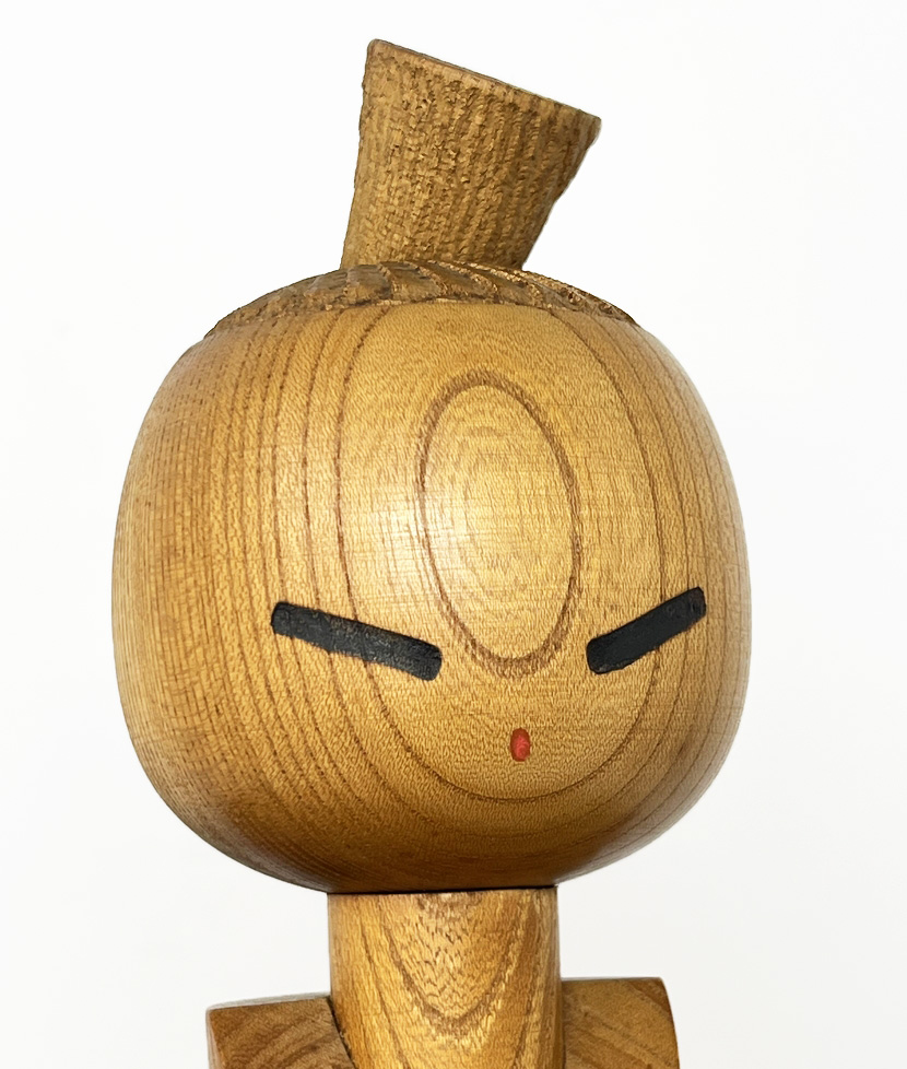 Rara kokeshi vintage “Monello” di Aida Harumine (Seihou) con base - (modello grande da 21,5) - immagine 9