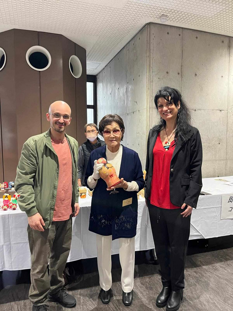 Rara kokeshi vintage "Hana Dansu"- "Danza dei Fiori" di Ryoka Aoki - immagine 11