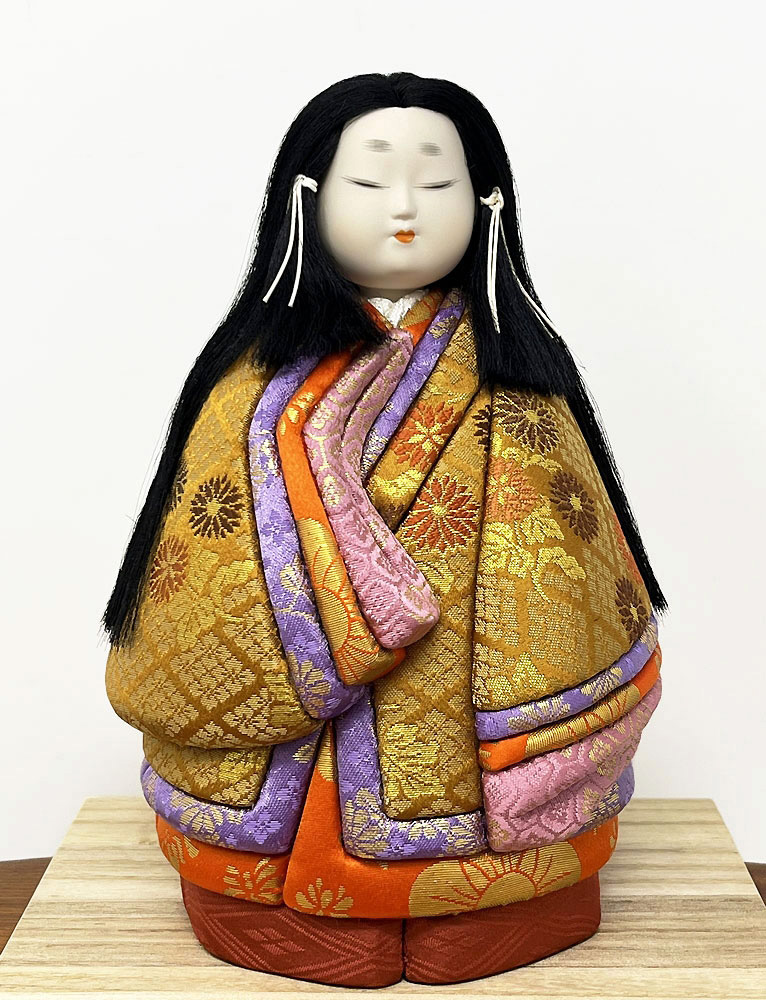 Esclusiva bambola “Kyō no Hana” - "Fiore di Kyōto" realizzata a mano con la pregiata tecnica Kimekomi, con base