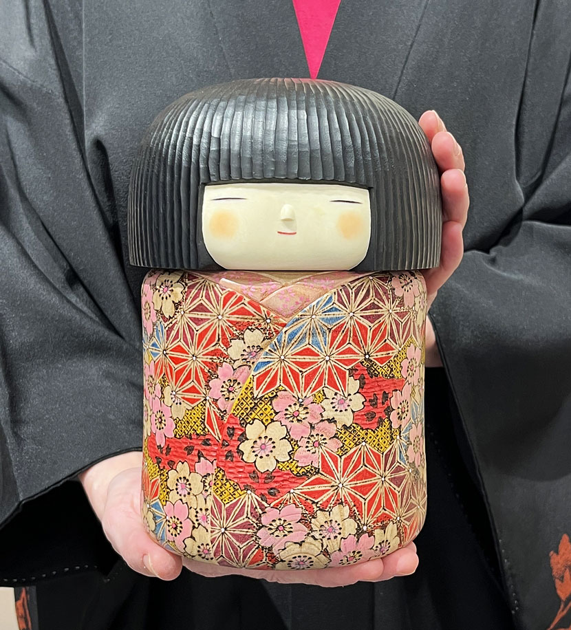 Straordinaria kokeshi "Saiwai" - "Felicità" di Fumio Tomidokoro - Pezzo unico - immagine 2