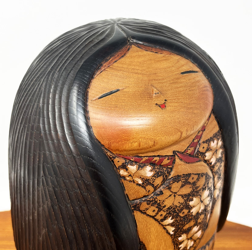 Esclusiva kokeshi da collezione "Ōin" - "Eco dei Fiori di Ciliegio" di Tatsuo Kato - immagine 10
