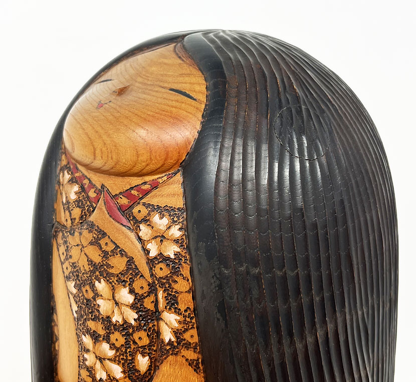 Esclusiva kokeshi da collezione "Ōin" - "Eco dei Fiori di Ciliegio" di Tatsuo Kato - immagine 12