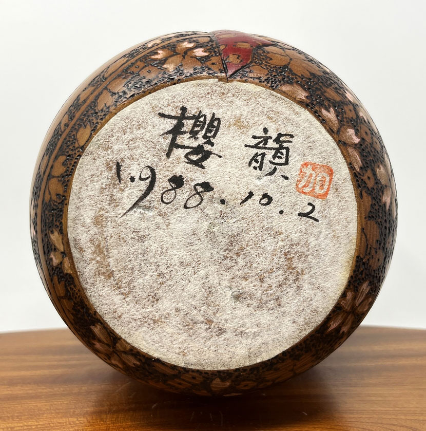 Esclusiva kokeshi da collezione "Ōin" - "Eco dei Fiori di Ciliegio" di Tatsuo Kato - immagine 14