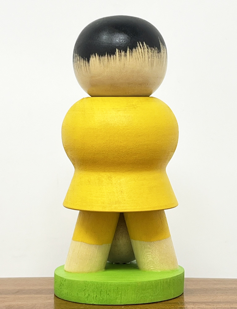 kokeshi vintage "Sakkā"- "Calcio" di Ryoka Aoki (giallo) - immagine 3
