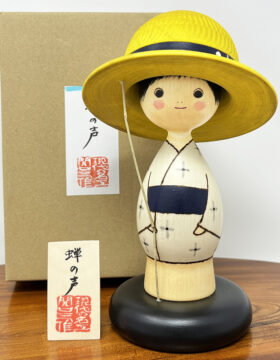 Rara kokeshi vintage da collezione "Semi no Koe" - "Il Canto delle Cicale" del Maestro Sansaku Sekiguchi (bambino)