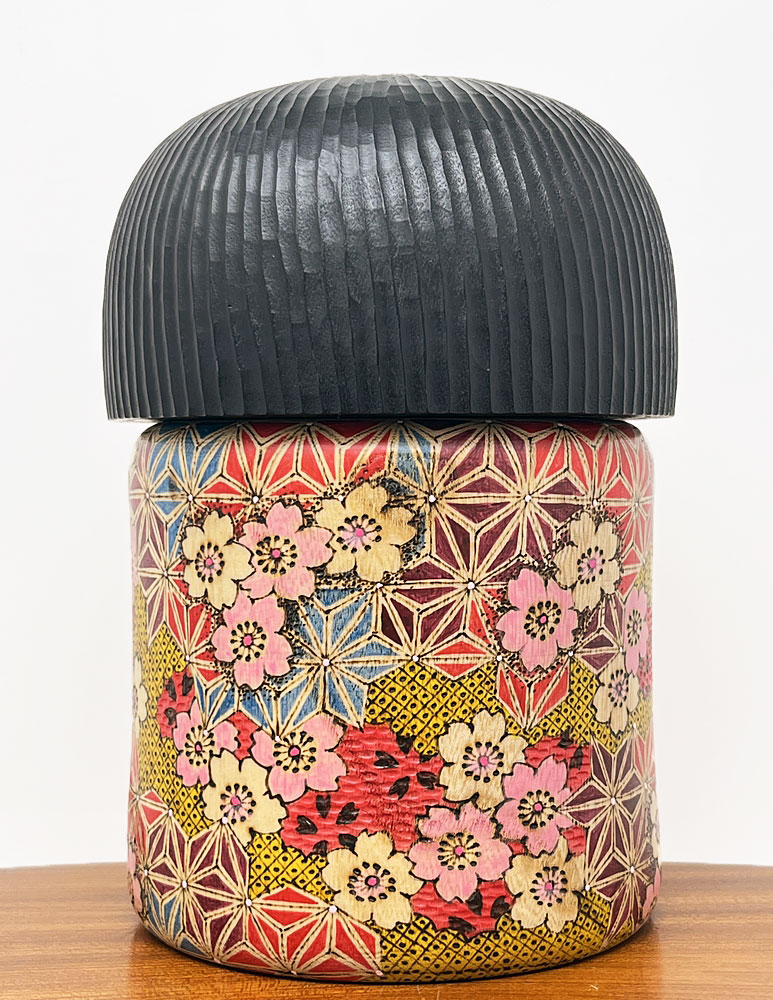 Straordinaria kokeshi "Saiwai" - "Felicità" di Fumio Tomidokoro - Pezzo unico - immagine 4