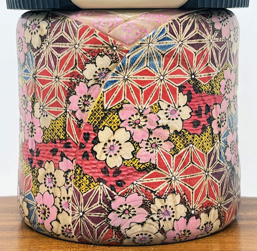 Straordinaria kokeshi "Saiwai" - "Felicità" di Fumio Tomidokoro - Pezzo unico - immagine 7