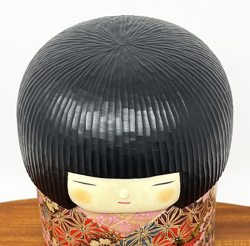 Straordinaria kokeshi "Saiwai" - "Felicità" di Fumio Tomidokoro - Pezzo unico - immagine 10