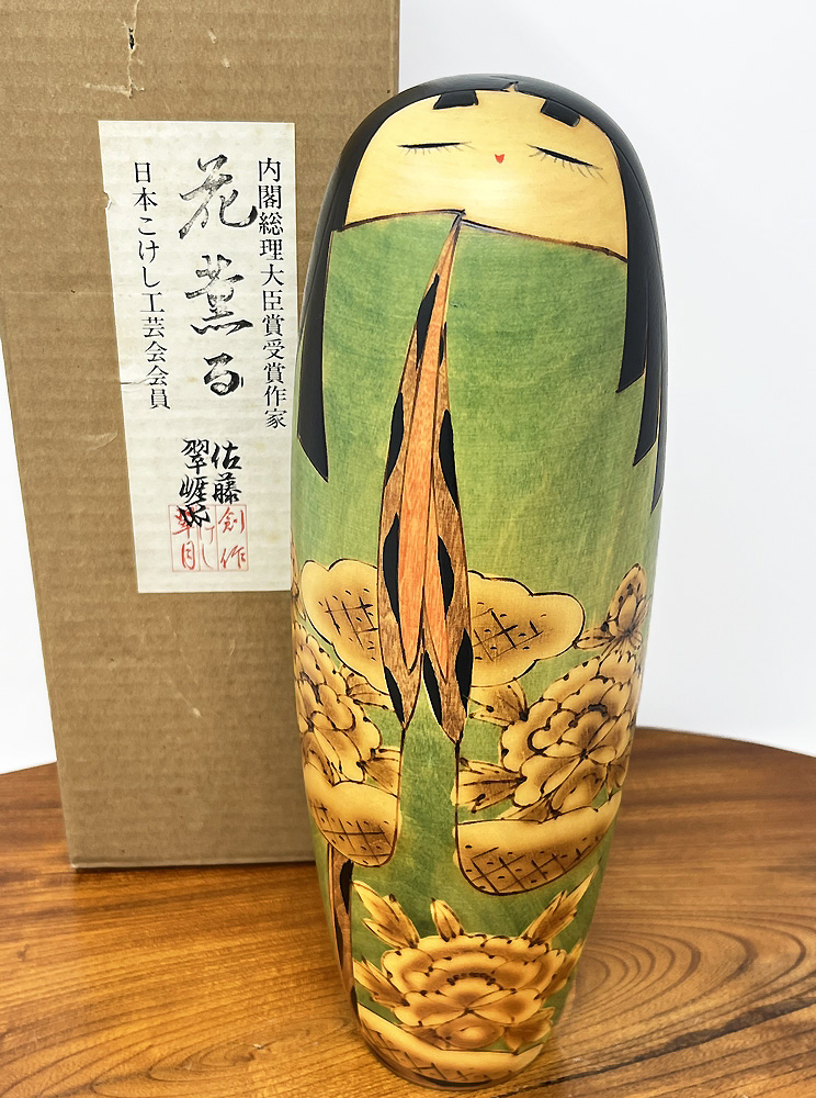 Esclusiva kokeshi vintage da collezione "Hana Kaoru" - "Il Profumo dei Fiori" di Suigai Sato