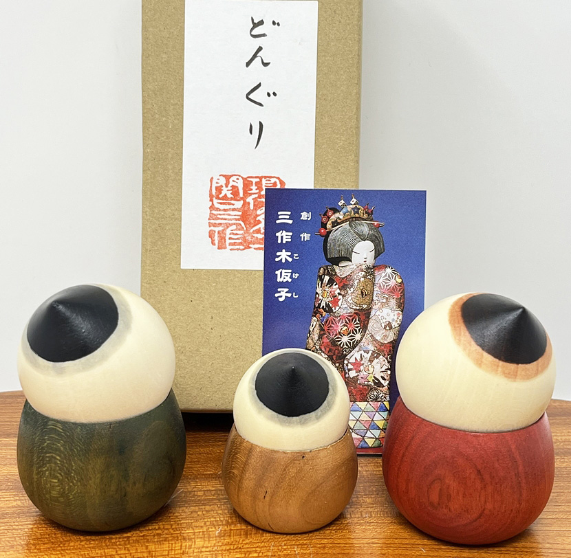 Kokeshi vintage da collezione "Donguri" - "Ghiande" del Maestro Sansaku Sekiguchi - immagine 3