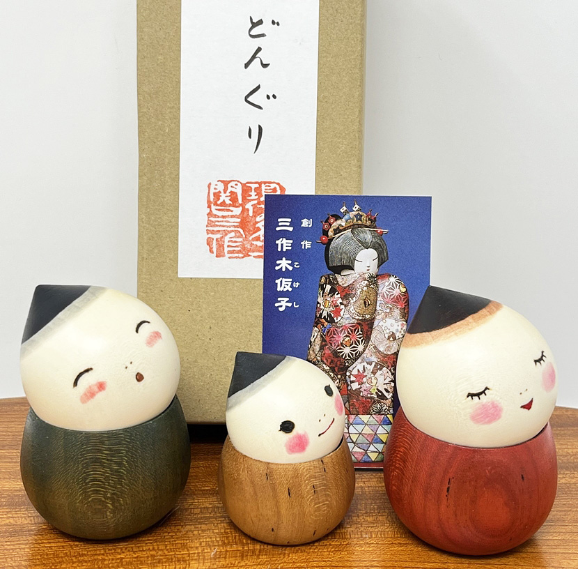 Kokeshi vintage da collezione "Donguri" - "Ghiande" del Maestro Sansaku Sekiguchi - immagine 4