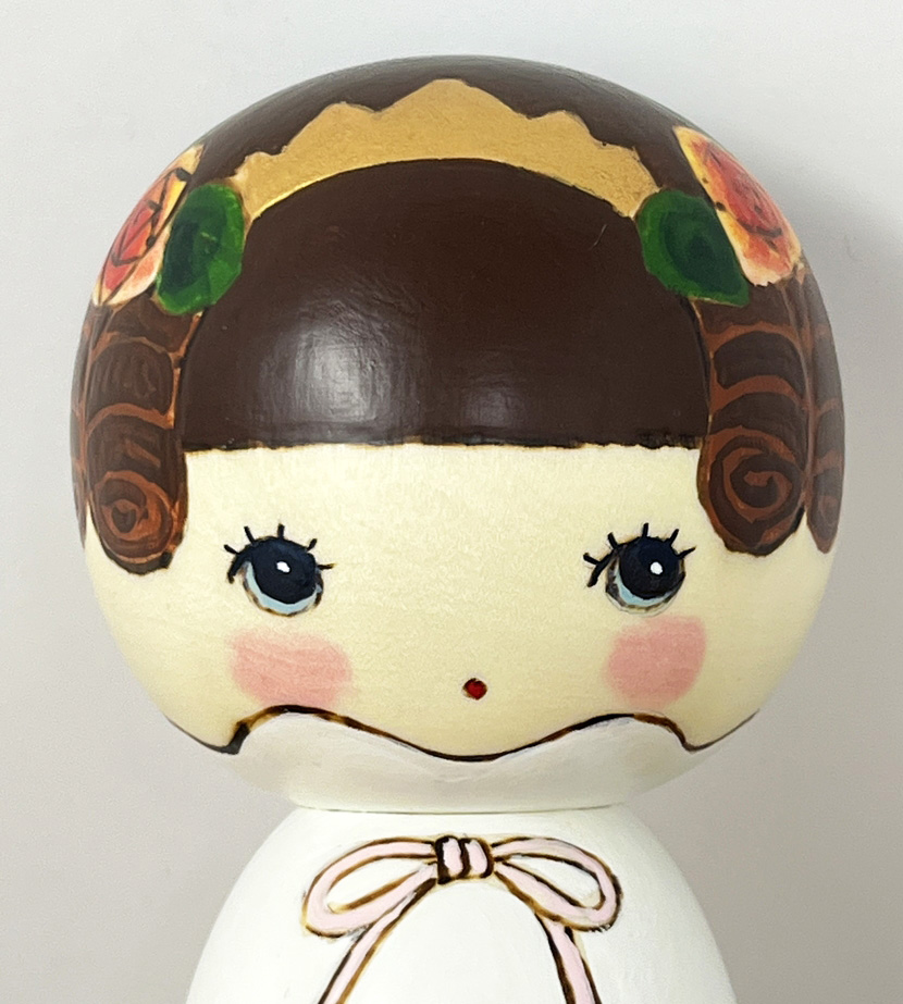 Raffinata kokeshi "Principessa" di Oki Izumi - immagine 5