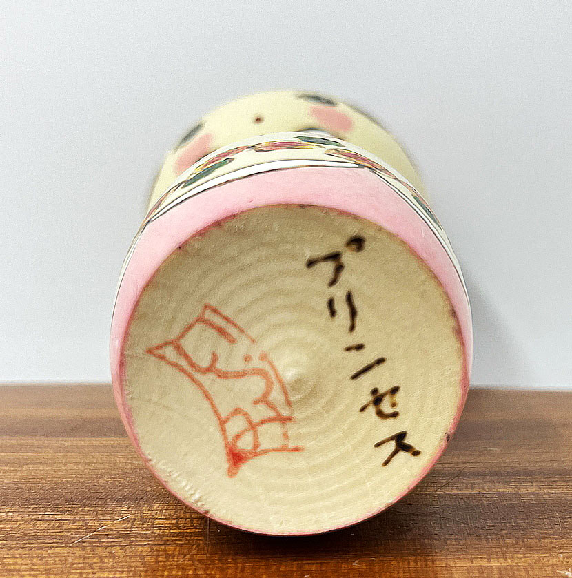 Raffinata kokeshi "Principessa" di Oki Izumi - immagine 10