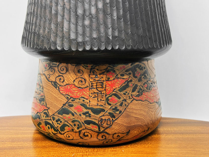 Pregiata kokeshi vintage da collezione "Yamazato" - "Villaggio di Montagna" di Tatsuo Kato - immagine 15