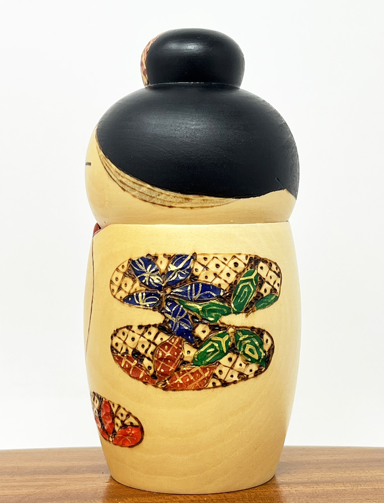 Raffinata kokeshi vintage "Naisho" - "Segreto" di Tatsuo Kato - immagine 3