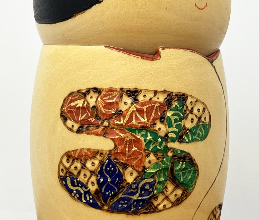 Raffinata kokeshi vintage "Naisho" - "Segreto" di Tatsuo Kato - immagine 7