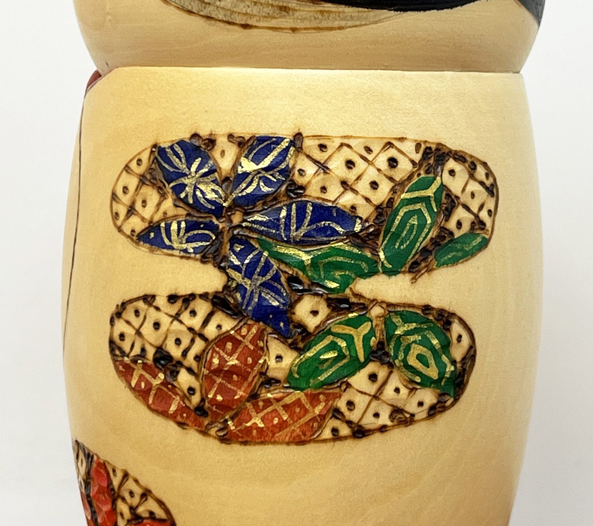 Raffinata kokeshi vintage "Naisho" - "Segreto" di Tatsuo Kato - immagine 8