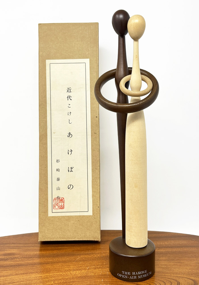 Rara coppia di kokeshi vintage da collezione "Akebono" - "Alba" di Sugisaki (29,5cm)