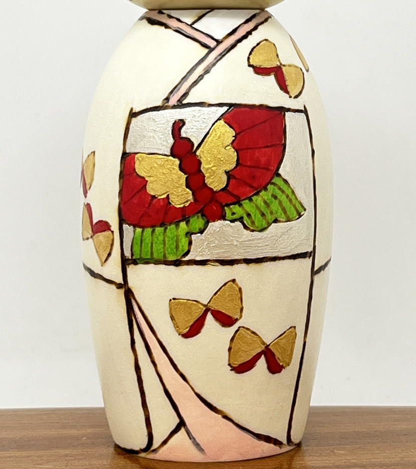Elegante kokeshi "Chōcho-san” – "Piccola Farfalla" di Oki Izumi - immagine 7