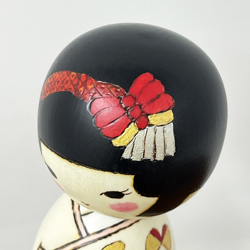 Elegante kokeshi "Chōcho-san” – "Piccola Farfalla" di Oki Izumi - immagine 10