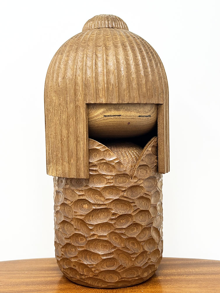 Pregiata kokeshi vintage da collezione "Warabe" – "Giovane Fanciulla" in legno di enju di Shido Shozan (26,5 cm) - immagine 4