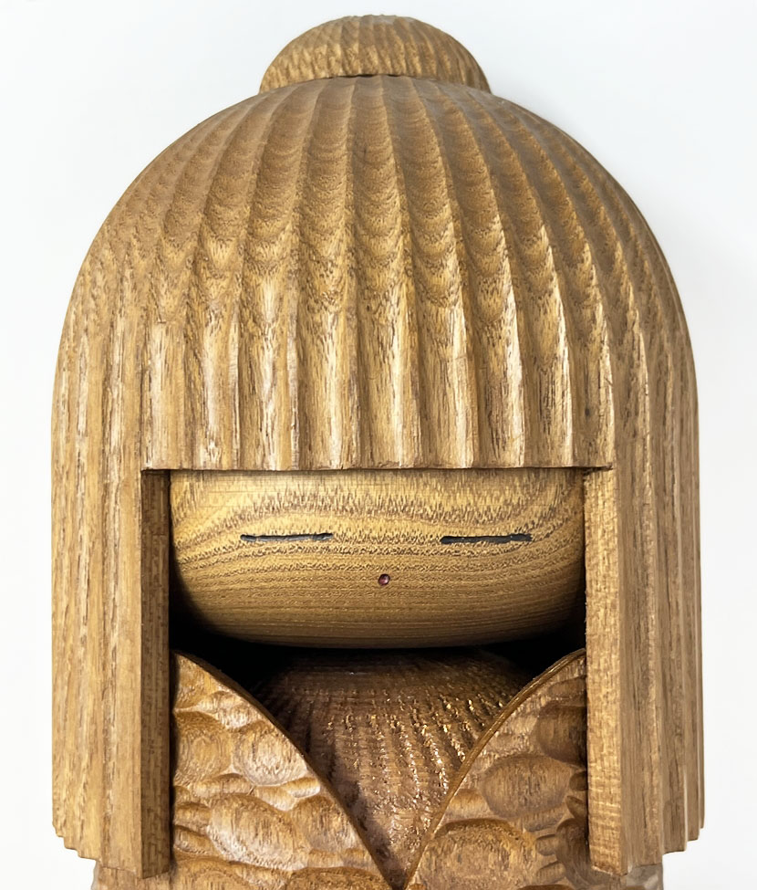 Pregiata kokeshi vintage da collezione "Warabe" – "Giovane Fanciulla" in legno di enju di Shido Shozan (26,5 cm) - immagine 6