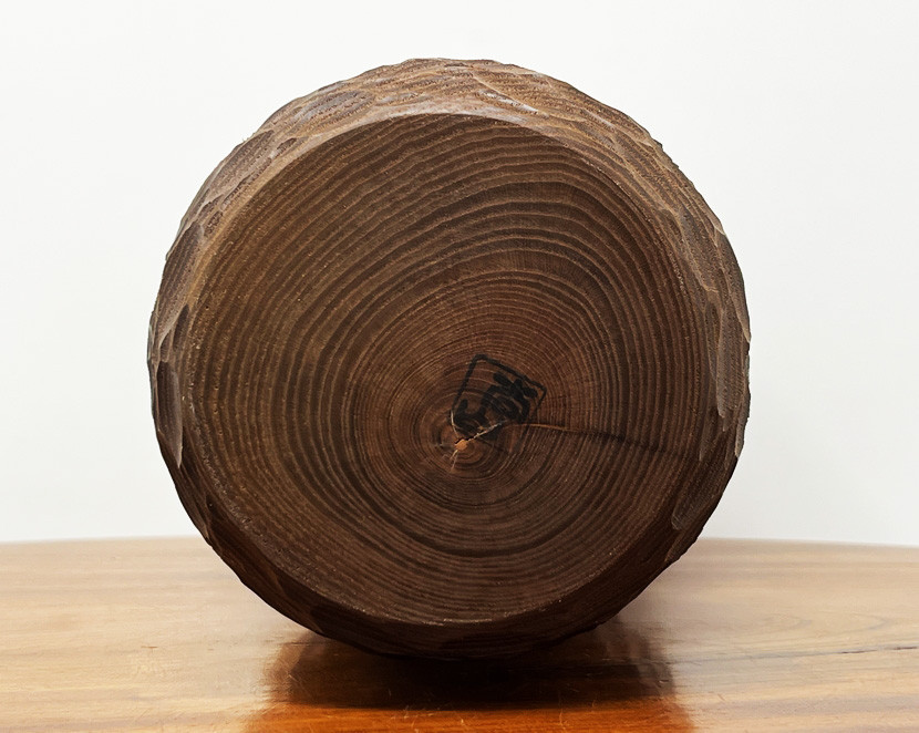 Pregiata kokeshi vintage da collezione "Warabe" – "Giovane Fanciulla" in legno di enju di Shido Shozan (26,5 cm) - immagine 15