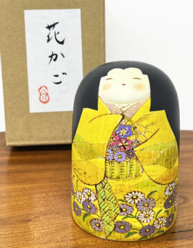 Raffinata kokeshi "Hanakago" - "Cesto di fiori" di Fumio Tomidokoro