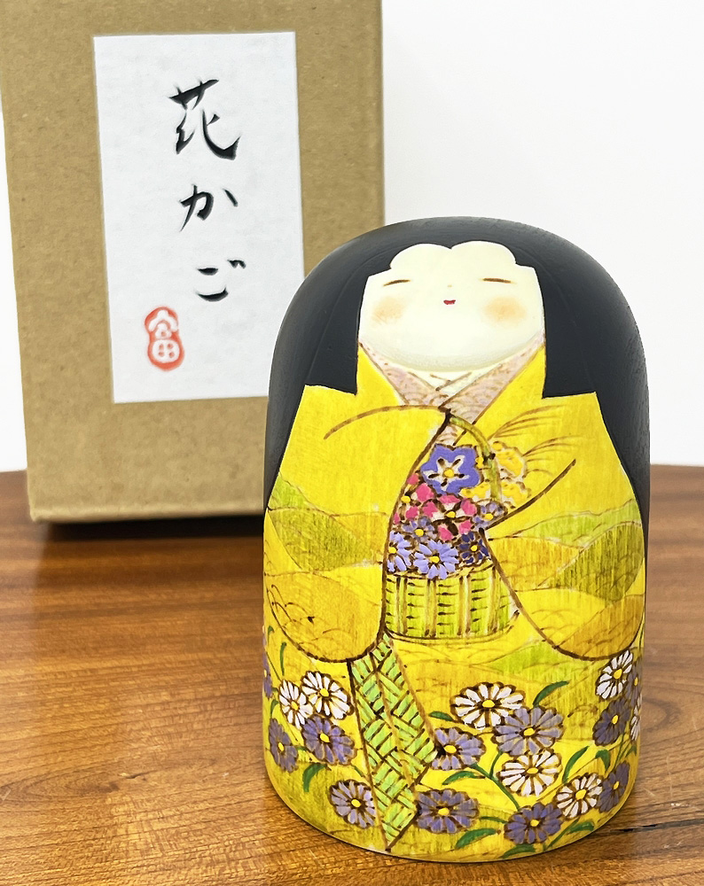 Raffinata kokeshi "Hanakago" - "Cesto di fiori" di Fumio Tomidokoro