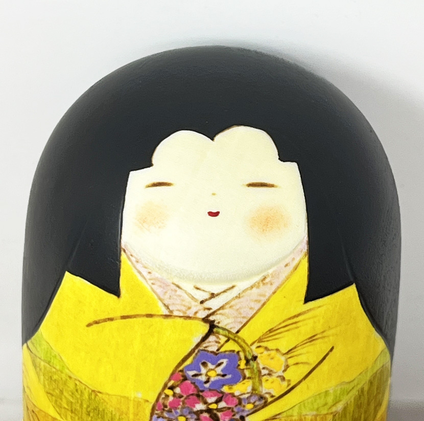 Raffinata kokeshi "Hanakago" - "Cesto di fiori" di Fumio Tomidokoro - immagine 6