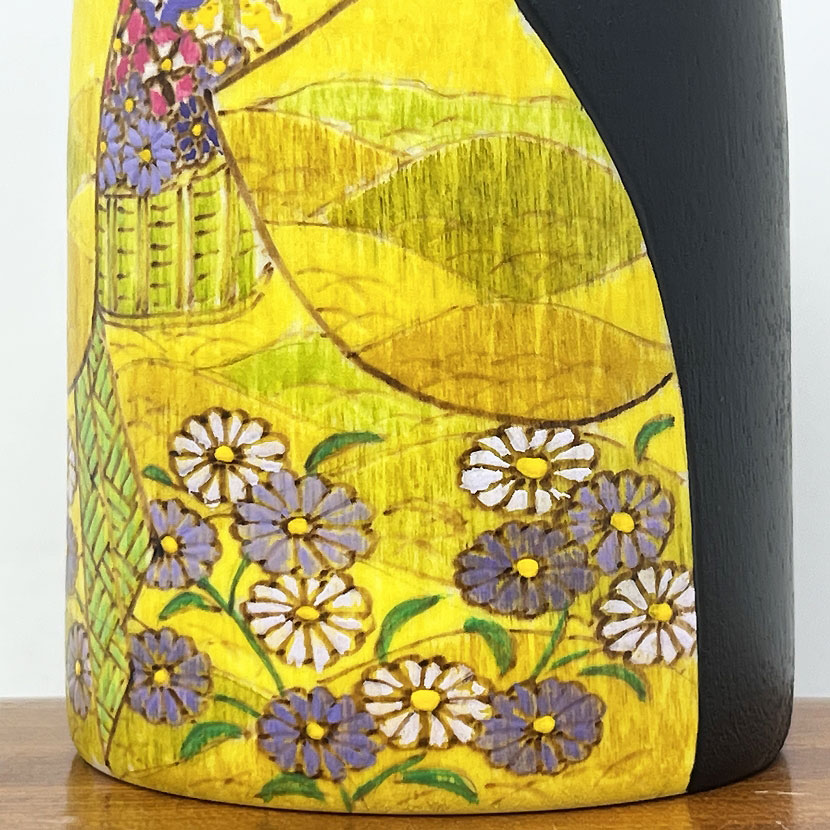 Raffinata kokeshi "Hanakago" - "Cesto di fiori" di Fumio Tomidokoro - immagine 9