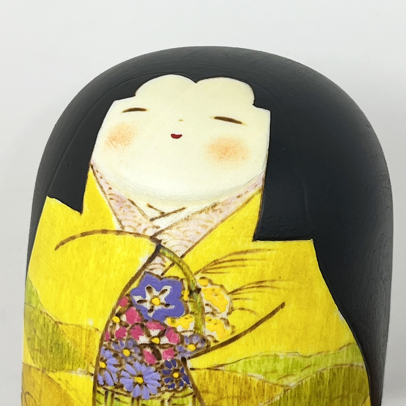 Raffinata kokeshi "Hanakago" - "Cesto di fiori" di Fumio Tomidokoro - immagine 12
