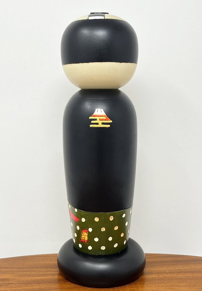 Raffinata kokeshi "Otokomae" - "Gentiluomo" di Oki Izumi (verde) - immagine 4