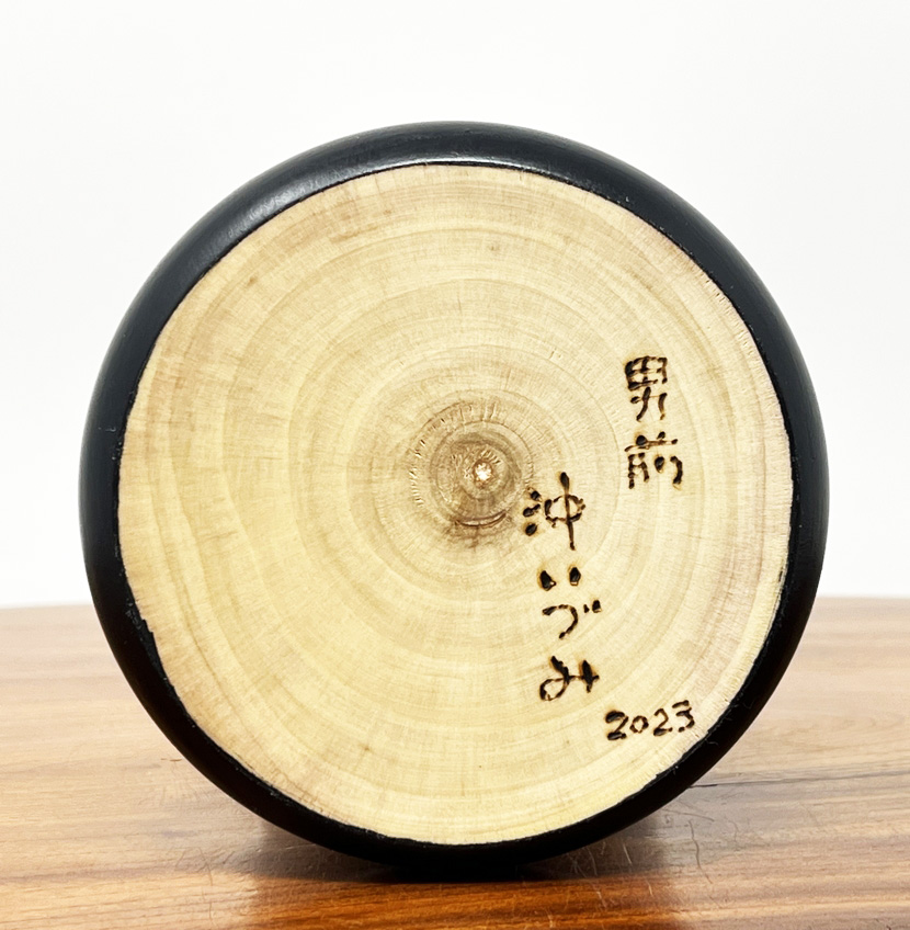 Raffinata kokeshi "Otokomae" - "Gentiluomo" di Oki Izumi (verde) - immagine 14