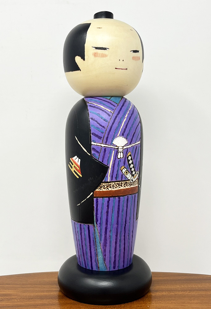 Raffinata kokeshi "Otokomae" - "Gentiluomo" di Oki Izumi (viola) - immagine 5