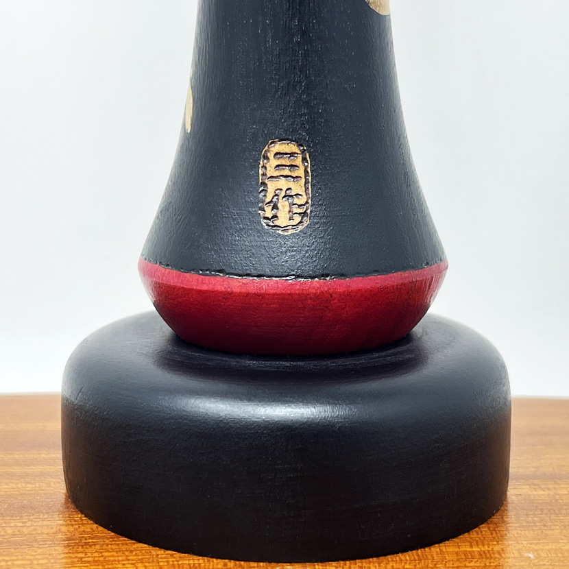 Rara kokeshi vintage da collezione "Iki" - "Eleganza" del Maestro Sansaku Sekiguchi (37,5 cm) - immagine 12