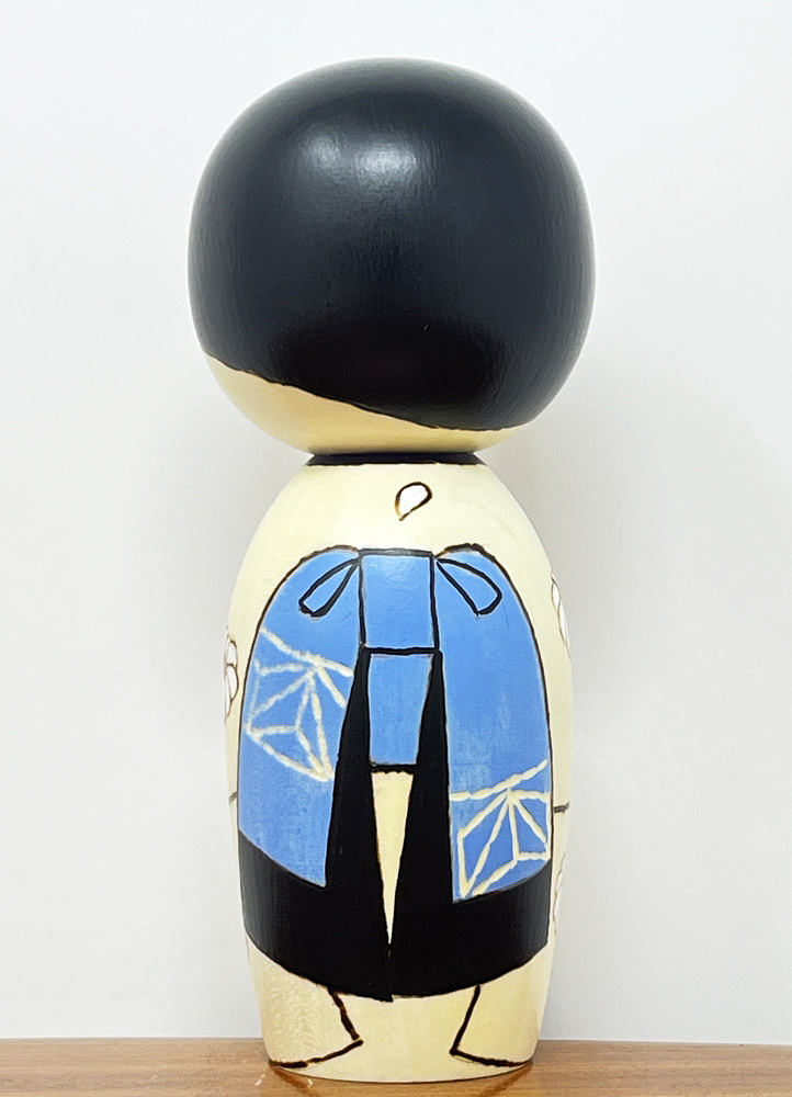 Elegante kokeshi "Kikumusume” – "Fanciulla dei Fiori di Kiku" di Oki Izumi - immagine 4