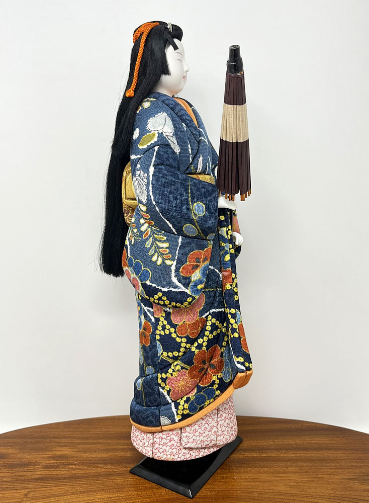 Esclusiva bambola giapponese "Ame agari" - "Dopo la Pioggia" realizzata con la pregiata tecnica Kimekomi (36 cm, con base) - immagine 5