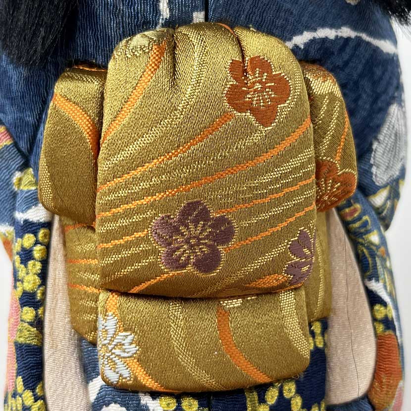 Esclusiva bambola giapponese "Ame agari" - "Dopo la Pioggia" realizzata con la pregiata tecnica Kimekomi (36 cm, con base) - immagine 9