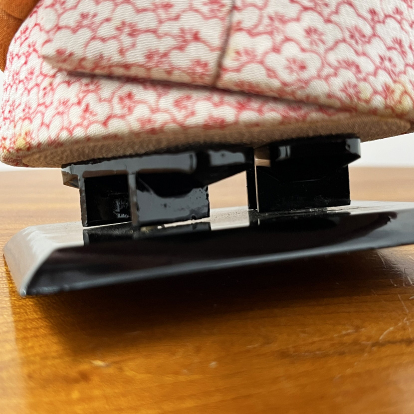 Esclusiva bambola giapponese "Ame agari" - "Dopo la Pioggia" realizzata con la pregiata tecnica Kimekomi (36 cm, con base) - immagine 10