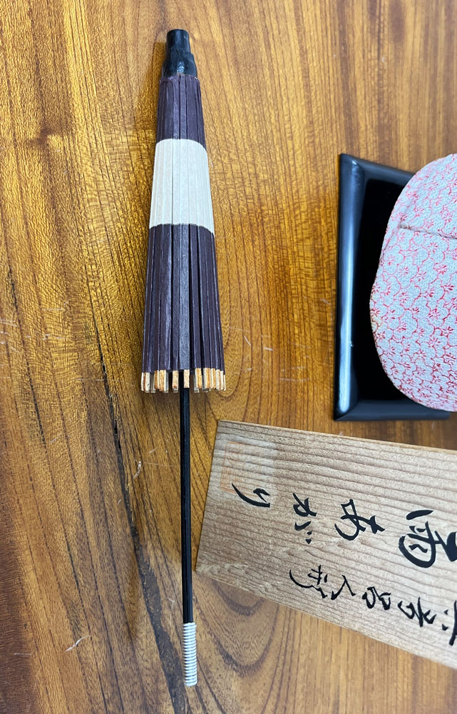 Esclusiva bambola giapponese "Ame agari" - "Dopo la Pioggia" realizzata con la pregiata tecnica Kimekomi (36 cm, con base) - immagine 13