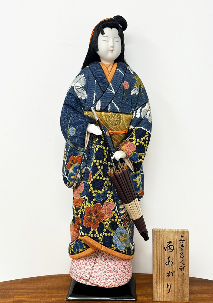 Esclusiva bambola giapponese "Ame agari" - "Dopo la Pioggia" realizzata con la pregiata tecnica Kimekomi (36 cm, con base) - immagine 14