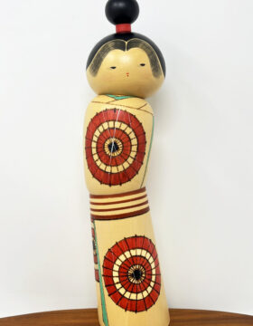 Esclusiva kokeshi vintage da collezione "Ame" - "Pioggia" di Sansaku Sekiguchi, figura femminile (35 cm)